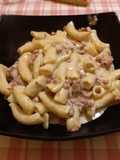Pasta fresca con salsiccia e stracchino