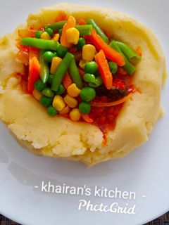Mashed potatoes and liver sauce da mixed vegetables ainihin hoton girkin