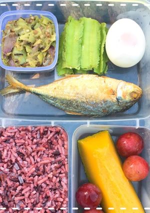รูปของ ปลาทูน้ำพริกหนุ่ม+ไข่ตุ้ม😊