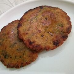 A picture of Makki ki Methi wali roti.