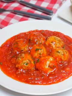 Foto resep Bakso Ayam Saus Tomat - Chicken Meatballs Tomato Sauce