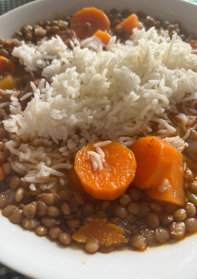Una foto de Lentejas muy de otoño, con arroz