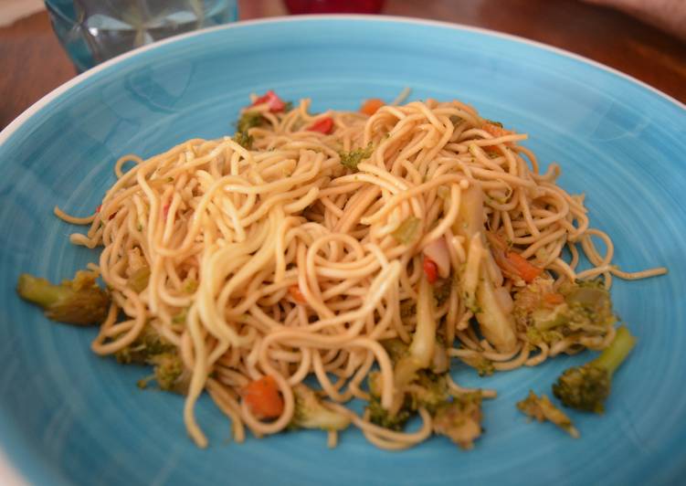 Fideos chinos con brócoli