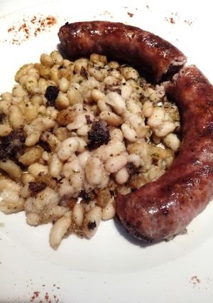 Una foto de Botifarra amb seques (Butifarras con alubias blancas)