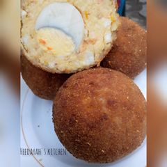 A picture of Yam egg roll.