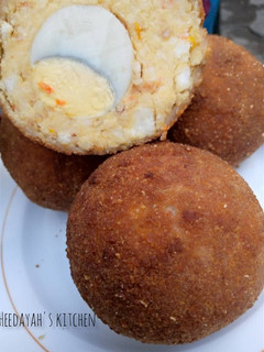 A picture of Yam egg roll.