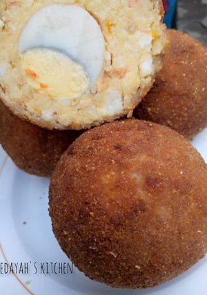 A picture of Yam egg roll.
