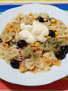 Una foto de Ensalada de lacitos 😋 con mahonesa