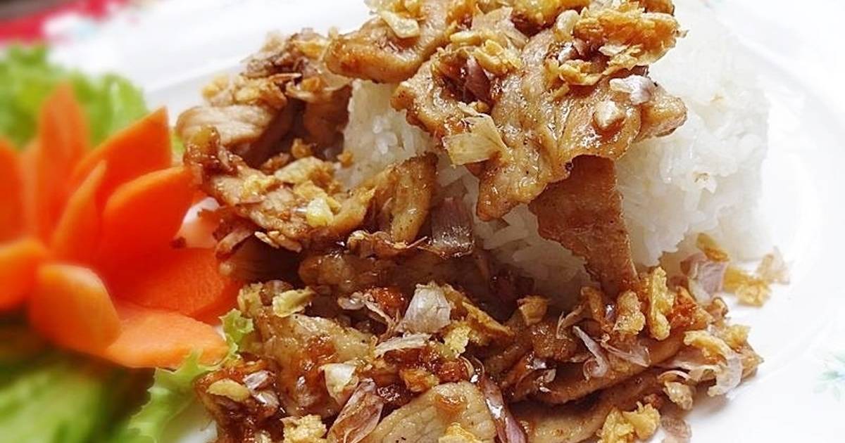 สูตร ข้าวหมูทอดกระเทียมพริกไทย โดย Areerat Nernnam - Cookpad