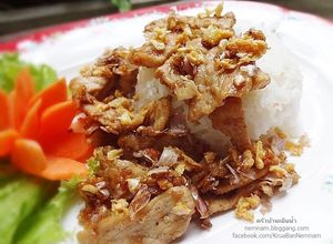 รูปของ ข้าวหมูทอดกระเทียมพริกไทย