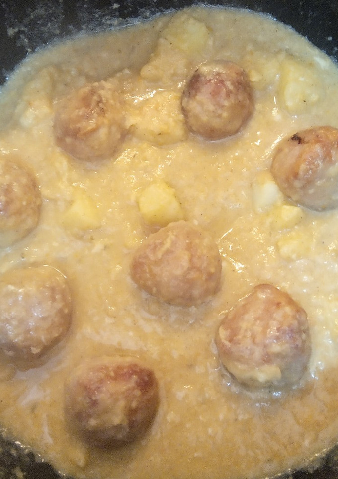 Una foto de Albóndigas de pollo con garbanzos en salsa