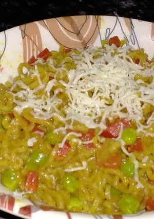वेजिटेबल मैगी विद चीज़ (vegetable maggi with cheese recipe in hindi) रेसिपी मुख्य फोटो