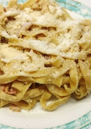 Una foto de Tallarines con salsa carbonara