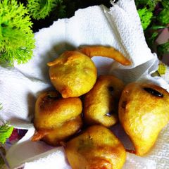 A picture of Date fritters.