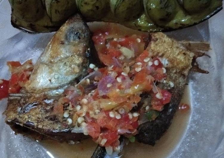 Pecak Gledek Ikan Bandeng dan Petai Goreng