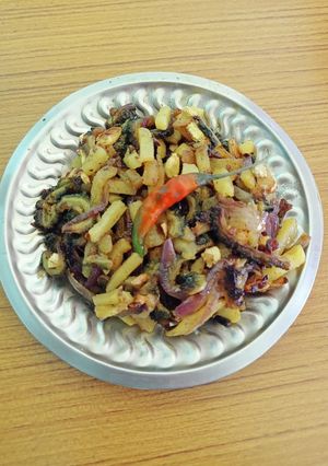 করলা আলু ভাজা (karola aloo bhaja recipe in Bengali) রেসিপির প্রধান ছবি
