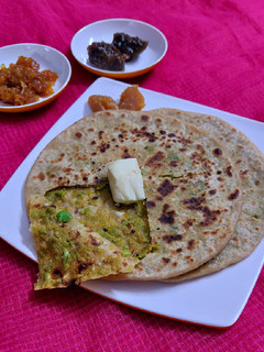 मटर का पराठा(matar paratha recipe in hindi) रेसिपी मुख्य फोटो