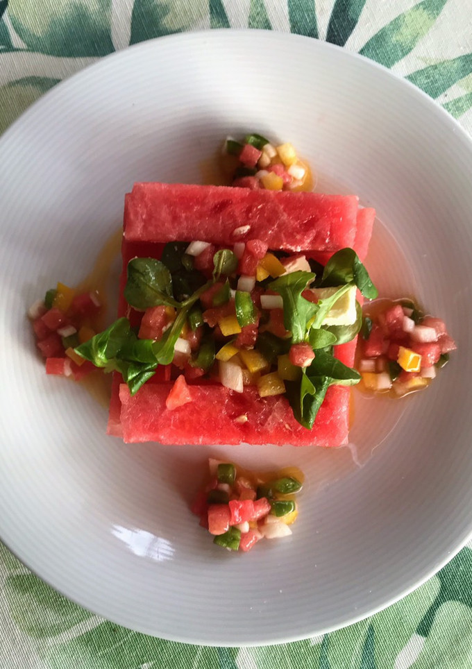 Una foto de Ensalada de sandía y queso feta a la vinagreta