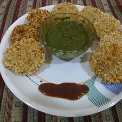 A picture of Sabudana vade.