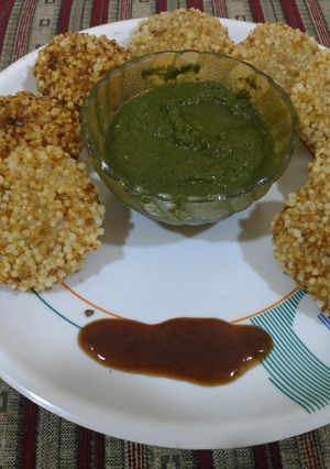 A picture of Sabudana vade.