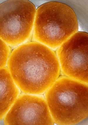 A picture of Scones/Buns.