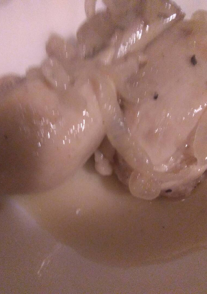 Una foto de Pollo encebollado