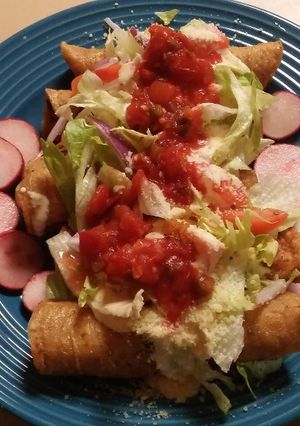 Una foto de Tacos dorados de papa