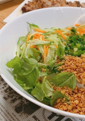 【影片】越式撈檬 自製酸甜汁 自製蔥油 的食譜成品照片