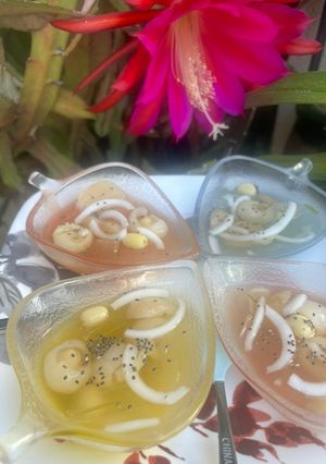 Hình của món Chè hạt sen long nhãn hạt chia.