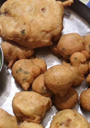 પાવ પેટીસ સાથ ભજીયા રેસીપી મુખ્ય ફોટો