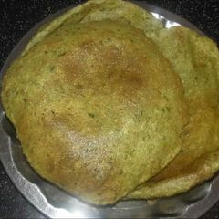 A picture of Methi poori.