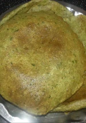 A picture of Methi poori.
