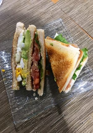 Une photo de Club sandwich au saumon fumé