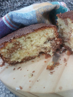 Una foto de Torta húmeda de naranja y chocolate