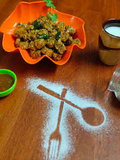 દૂધી ના મૂઠિયાં(dudhi muthiya recipe in gujarati) રેસીપી મુખ્ય ફોટો