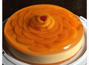 Una foto de Gelatina de durazno con tres leches