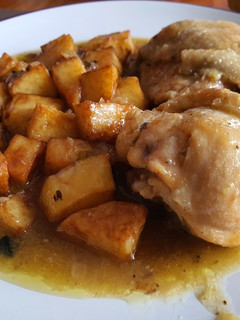 Una foto de Pollo al ajillo
