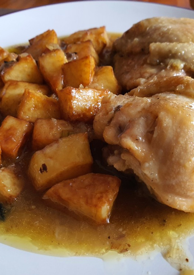 Una foto de Pollo al ajillo