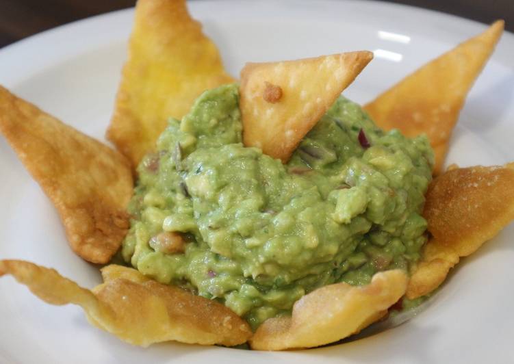 Guacamole con nachos o totopos caseros