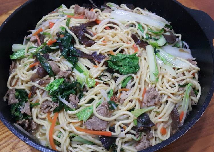 肉片蔬菜炒麵