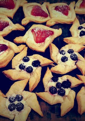Puff Pastry 2 Ways:草莓酥派和藍莓風車酥派塔❤!!! 的食譜成品照片