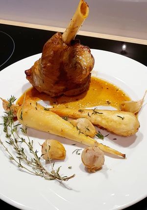 Une photo de Souris d'Agneau Ails et Panais confits