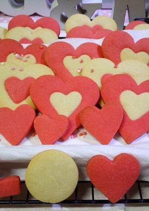 Foto principal de Galletas bicolor de corazón para San Valentín