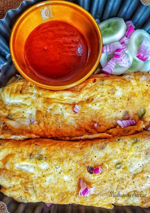 স্ট্রিট স্টাইল ডিম টোস্ট (street style dim toast recipe in Bengali) রেসিপির প্রধান ছবি