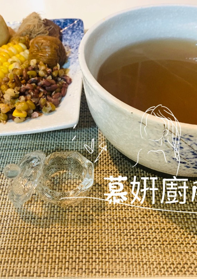 夏日消暑老黃瓜排毒瘦身素湯 的食譜成品照片