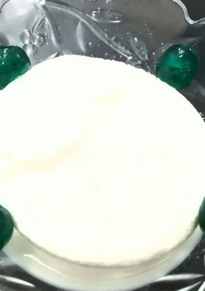 A picture of Vanilla flavoured ice cream.