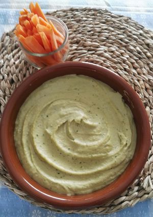 Foto principal de Hummus de perejil, albahaca y piñones