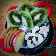 A picture of Banana-Oats-Chia Seeds Smoothie Bowl.