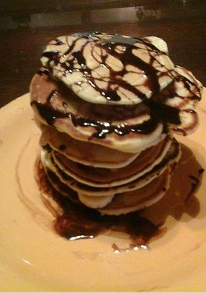 Una foto de Torre de hotcake, Más salsa