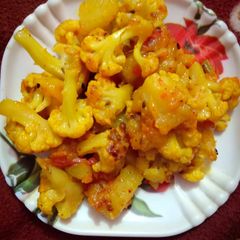 A picture of Potato and cauliflower veg.